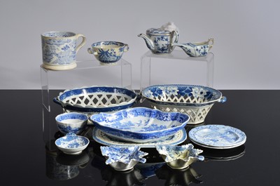 Lot 150 - A collection of blue and white pottery