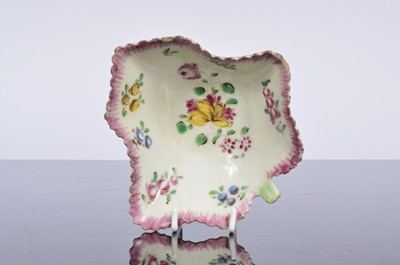 Lot 172 - A small 18th century English porcelain leaf dish