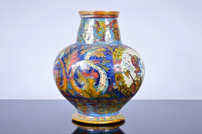 Lot 185 - An attractive large Italian Mailoica vase