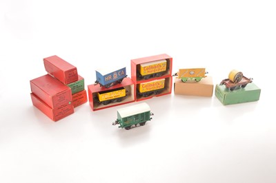 Lot 24 - Hornby 0 Gauge and Modern Hornby style goods wagons (13)