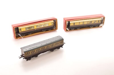 Lot 55 - Hornby 0 Gauge group of GWR coaches (3)