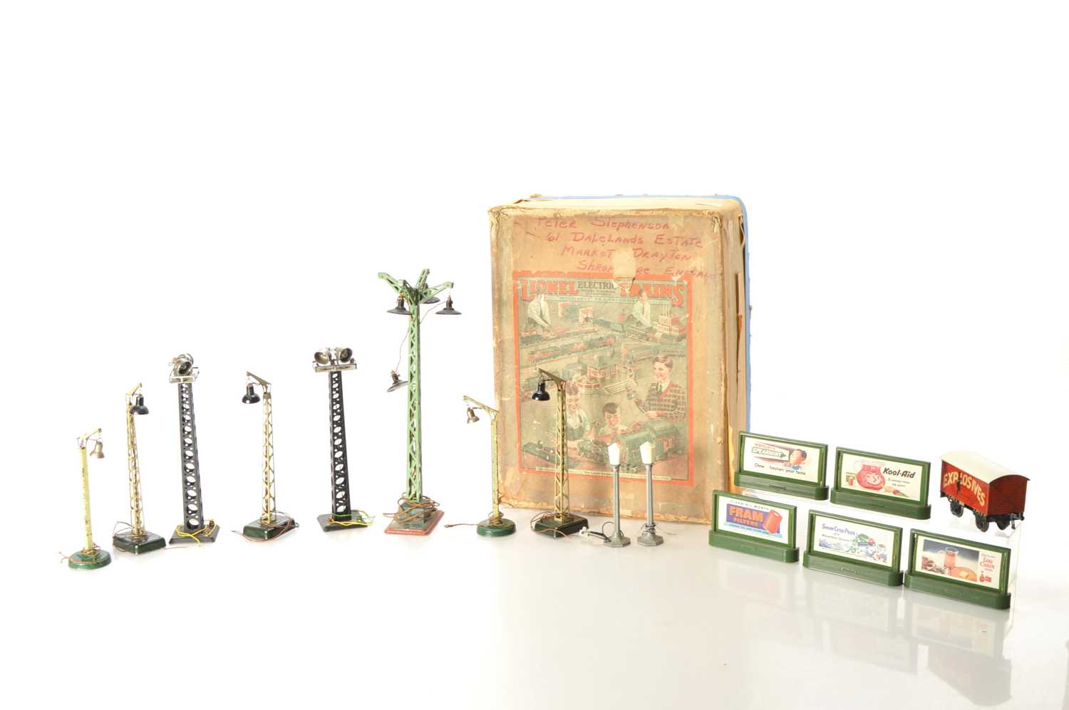 Lot 102 - Bing/ Kibri/Marx and other commercial manufacturers 0 Gauge and larger Railway accessories (17)