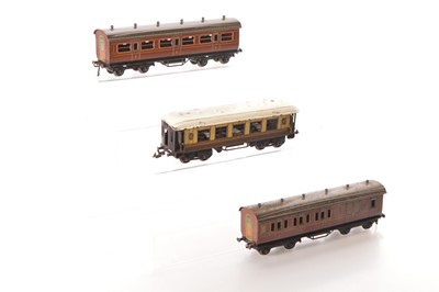 Lot 105 - Bing 0 Gauge group of Passenger coaches (3)