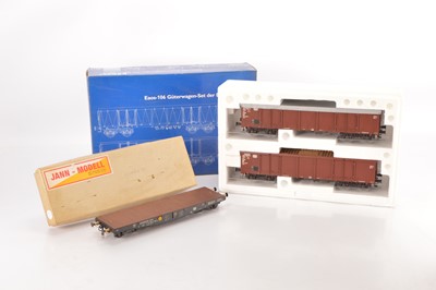 Lot 591 - Hubner /Jann Models Gauge 1 Continental outline Ref: 2014 2-pack DB brown Guterwagon-set (2)