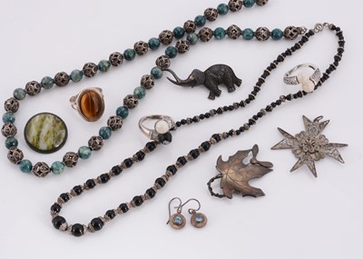 Lot 107 - A collection of silver