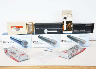 Lot 552 - Microphones