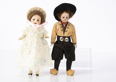 Lot 1237 - A small Simon & Halbig 250 shoulder-head boy doll