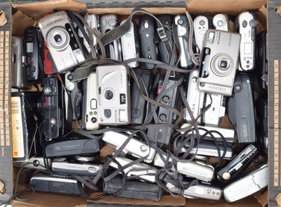 Lot 156 - A Tray of Compact Cameras