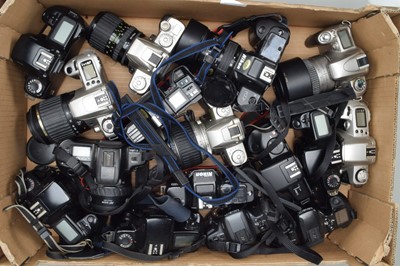 Lot 473 - A Tray of AF SLR Cameras