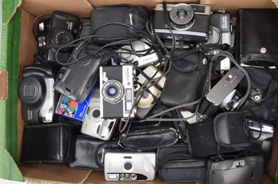 Lot 478 - A Tray of Compact Cameras
