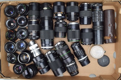 Lot 566 - A Tray of Prime Lenses