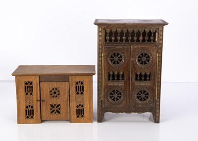 Lot 1402 - A doll size model of a medieval box bed