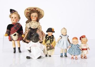 Lot 1418 - Various small dolls
