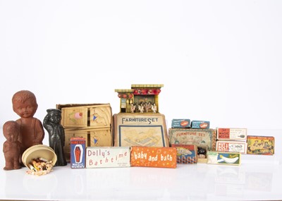 Lot 1423 - Japanese dolls’ house and toy items