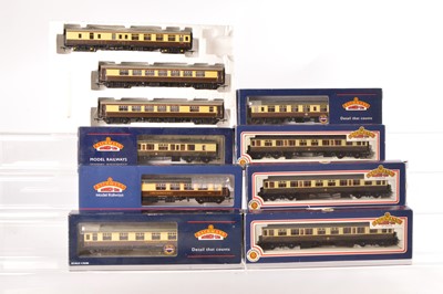 Lot 144 - Bachmann OO Gauge GWR and BR Chocolate & Cream Coaching Stock (10)