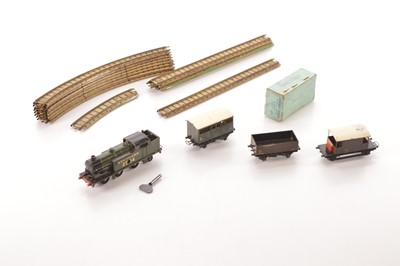 Lot 263 - Hornby-Dublo 00 Gauge pre-war unboxed Clockwork SR goods Train set with clockwork Track and other wagons (19)