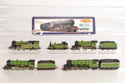 Lot 255 - Hornby Mainline Bachmann 00 gauge Steam Locomotives all in LNER apple green liveries (6)