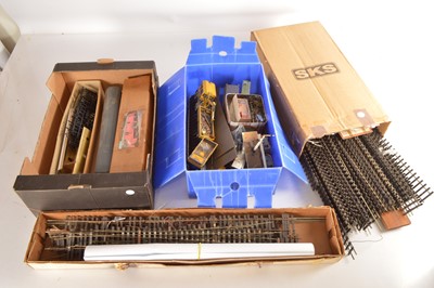 Lot 500 - Mixed group of 0 Gauge Finescale Kit and Kitbuilt Locomotives, Rolling stock and track (60 plus)
