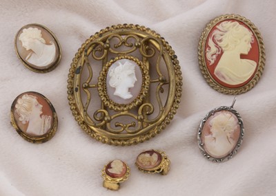 Lot 136 - A collection of cameo jewellery