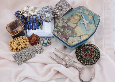 Lot 205 - A large quantity of costume jewellery