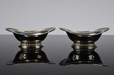 Lot 274 - A pair of Edwardian silver bon bon dishes by HA