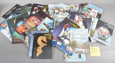 Lot 25 - A collection of Moorcroft collector club annuals and books