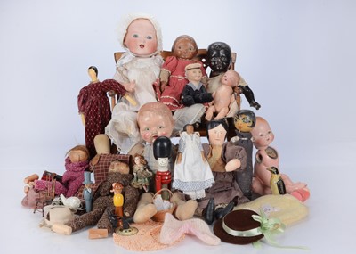Lot 483 - Various dolls