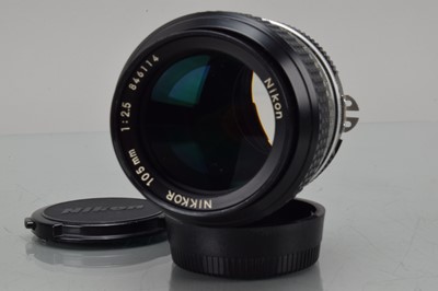 Lot 313 - A Nikon Nikkor 105mm f/2.5 Ai Lens