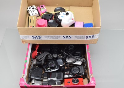 Lot 391 - A Tray of Compact Cameras