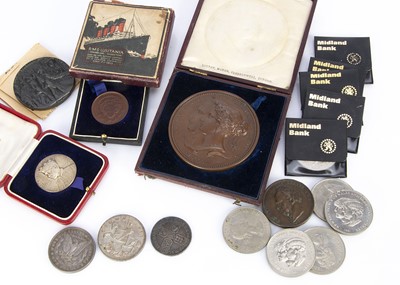 Lot 280 - A small group of coins