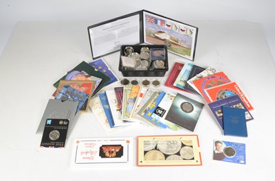 Lot 27 - A collection of uncirculated Royal Mint coins and year sets