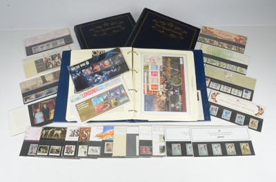 Lot 61 - A collection of Elizabeth II £5 coin covers
