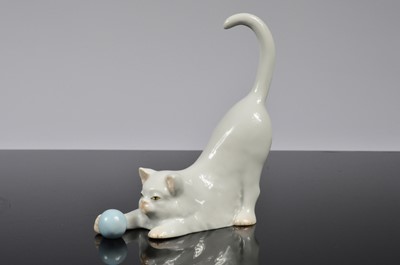 Lot 123 - A modern Herend porcelain pussy cat