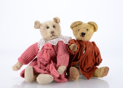 Lot 103 - A 1920s white mohair teddy bear