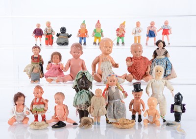 Lot 659 - Various dolls’ house and small dolls