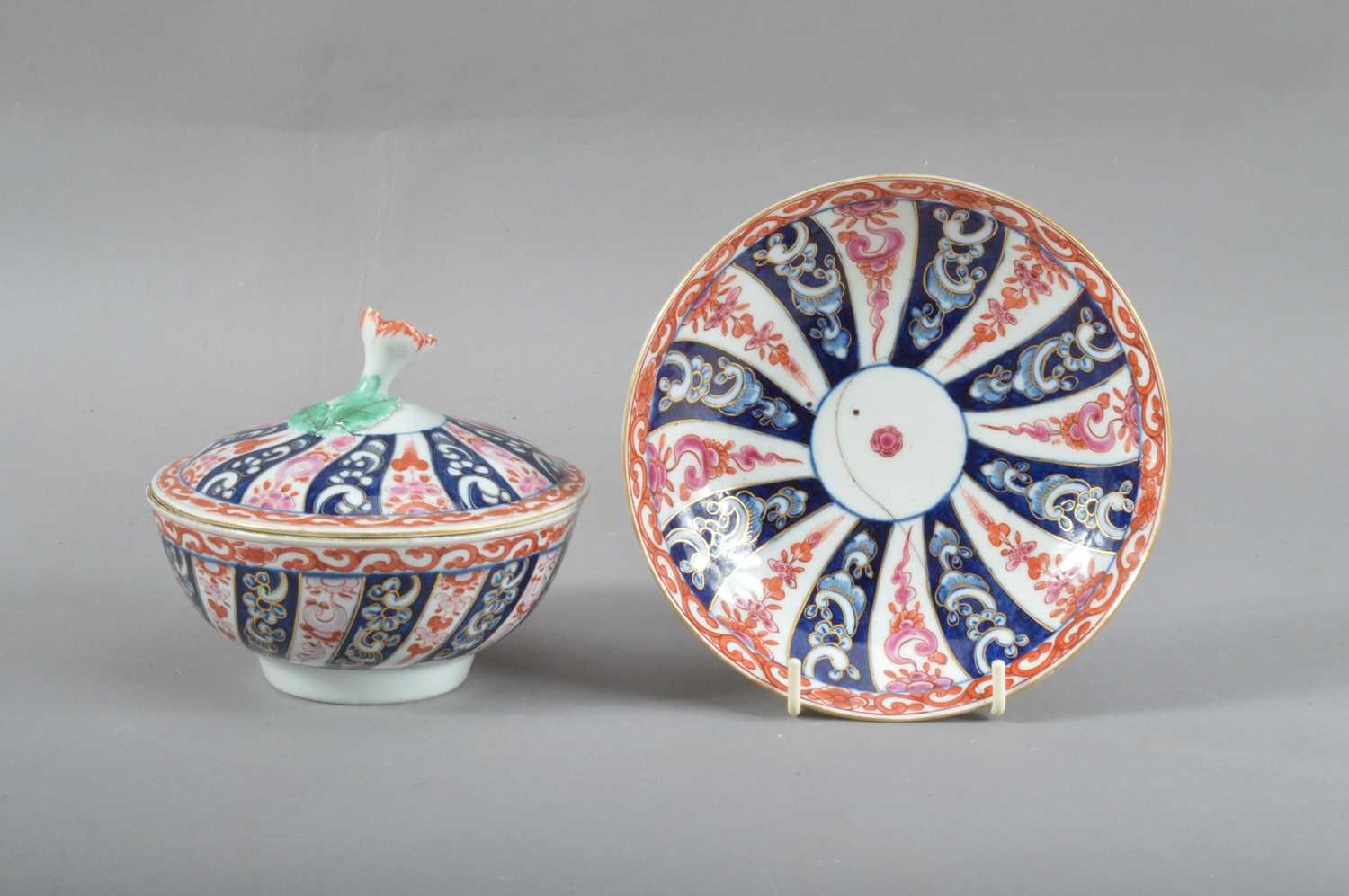 Lot 39 - A late 18th century Worcester 'Queen Charlotte' pattern saucer