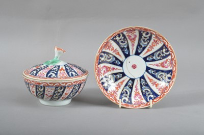 Lot 39 - A late 18th century Worcester 'Queen Charlotte' pattern saucer
