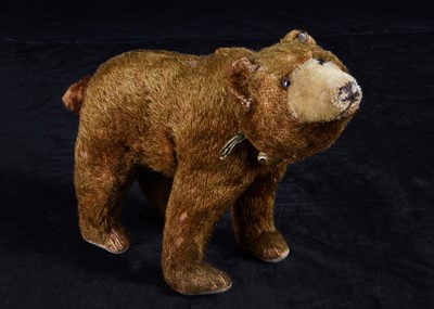 Lot 11 - A 1931-32 Steiff rotating head brown mohair bear from the Growlies of Scotland collection
