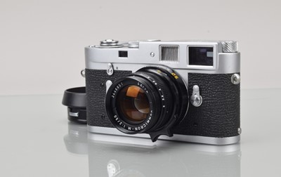 Lot 445 - A Leitz Wetzlar Leica M2 Rangefinder Camera
