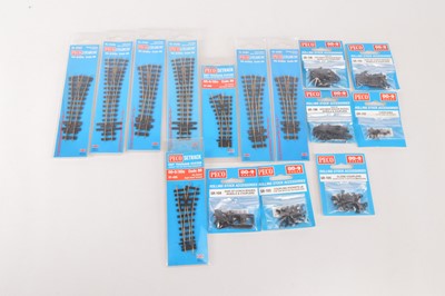 Lot 113 - Peco Streamline/Setrack 009/H0e Gauge Track and Accessories (15)