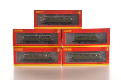 Lot 198 - Hornby (China) 00 Gauge boxed SR green 6-wheel coaches with lights and 4-wheel Baggage Car (5)