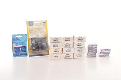 Lot 250 - Bachmann 00 Gauge boxed DCC Decoders and ESU Decoder Tester other related accessories (23)