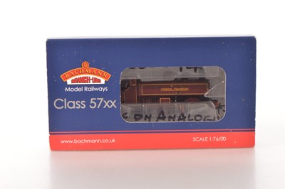 Lot 253 - Bachmann 00 Gauge boxed 32-217 London Transport maroon Class 57XX L89 Pannier  Tank Locomotive