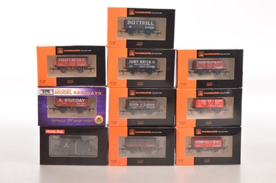 Lot 358 - OO Gauge Model Rail Sentinel Shunting Locomotive and Goods Wagons (10)