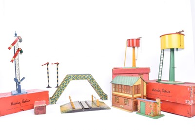 Lot 140 - Hornby 0 Gauge No 1 and No 2 Water Tanks and other Accessories