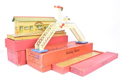 Lot 145 - Hornby 0 Gauge No 3 (Wayside) Station Island Platform Footbridge and Passenger Platform 