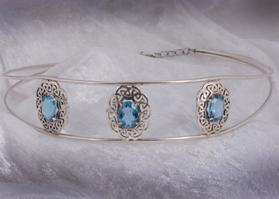 Lot 92 - A Celtic topaz set neck collar