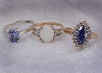 Lot 106 - Three 9ct gold dress rings