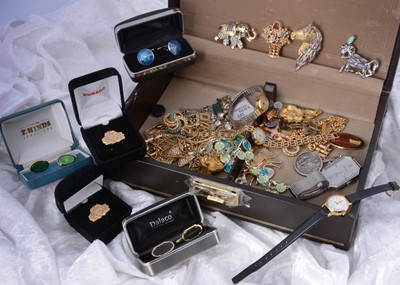 Lot 186 - A collection of costume jewels