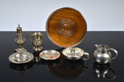 Lot 400 - Six collectable silver items